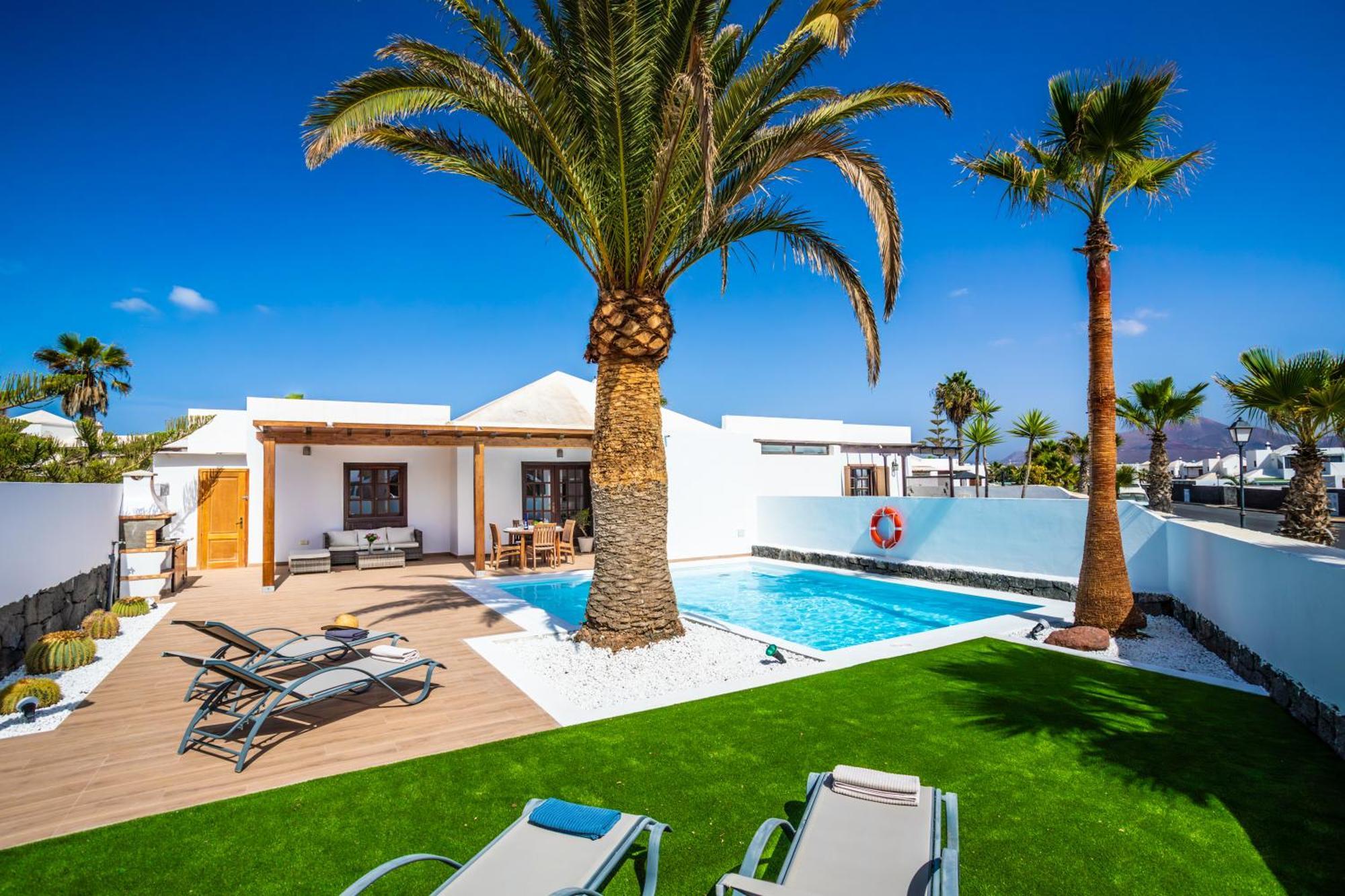 Villa Axular With Heated Private Pool Плайя-Бланка Екстер'єр фото