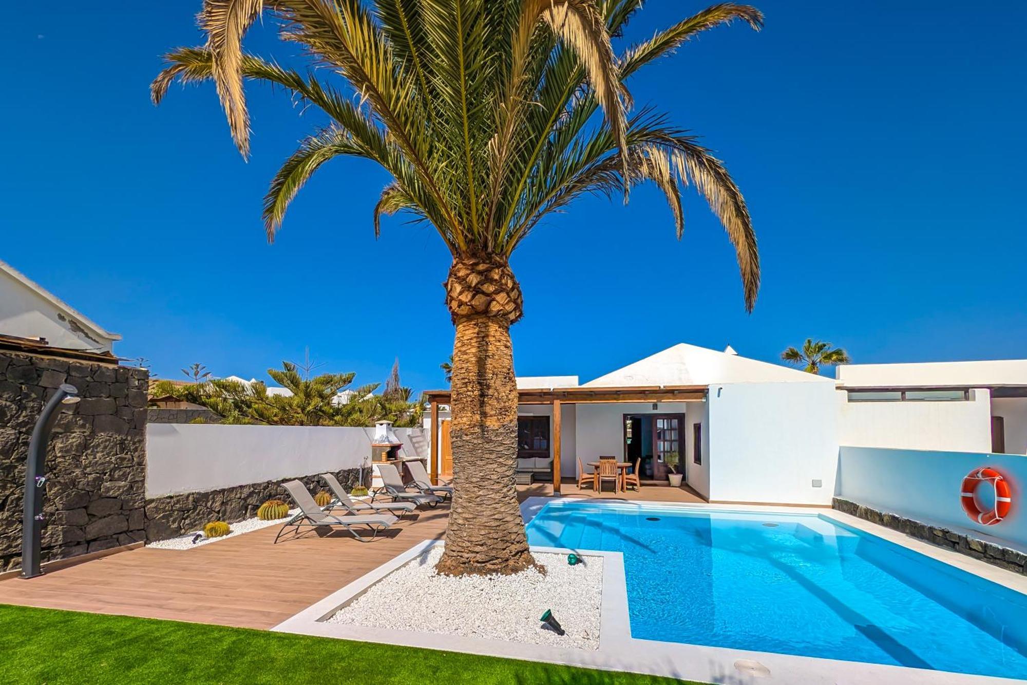 Villa Axular With Heated Private Pool Плайя-Бланка Екстер'єр фото