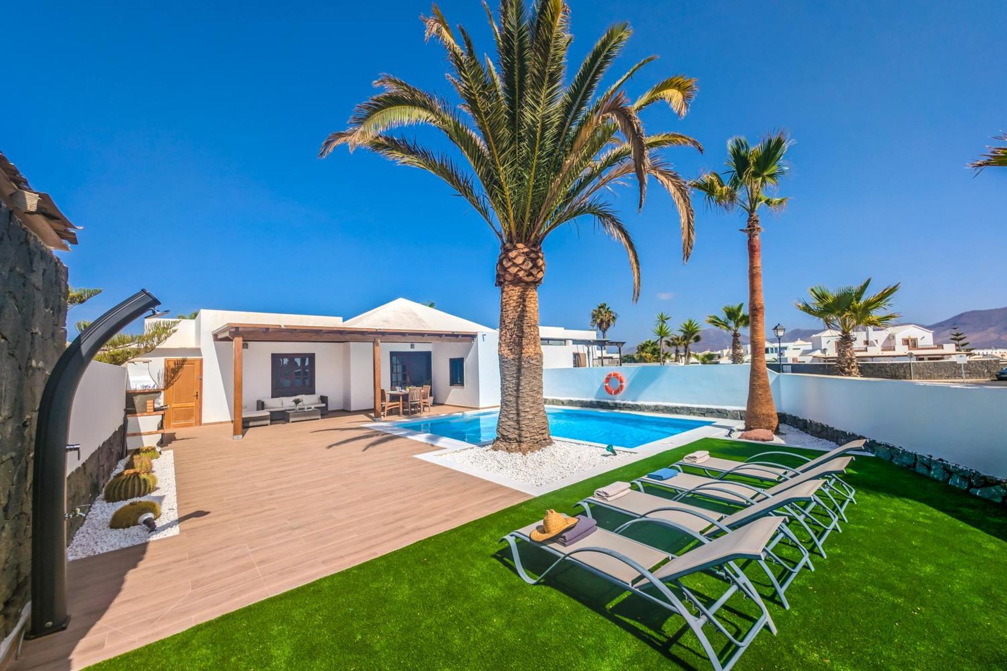 Villa Axular With Heated Private Pool Плайя-Бланка Екстер'єр фото