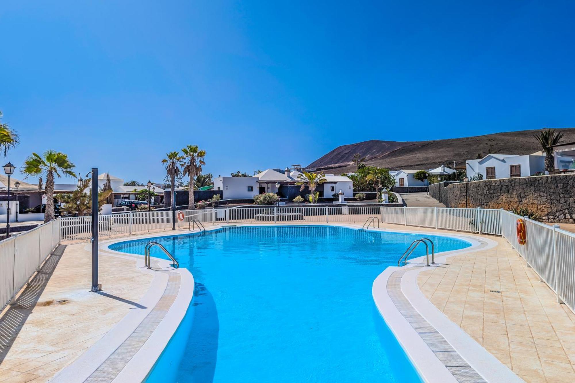 Villa Axular With Heated Private Pool Плайя-Бланка Екстер'єр фото